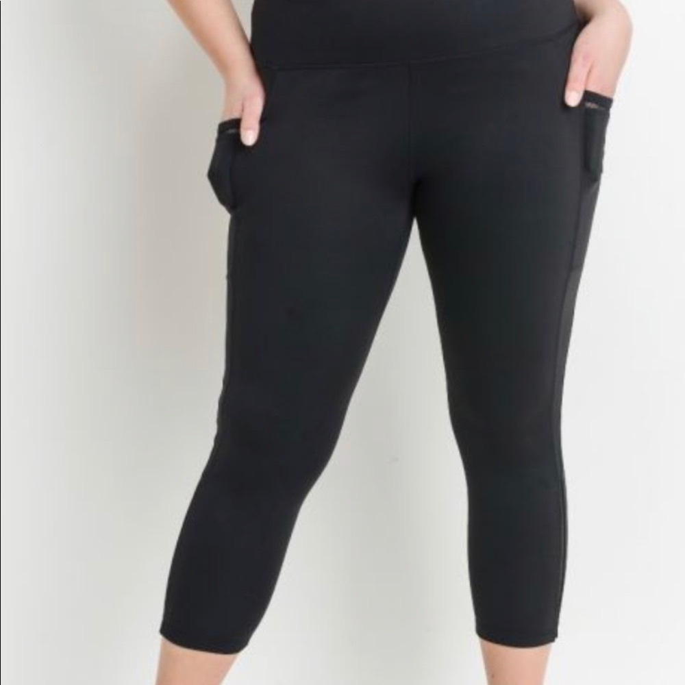 Mono B Plus Size Athletic Capri ‼️2 left ‼️ - Picture 2 of 5